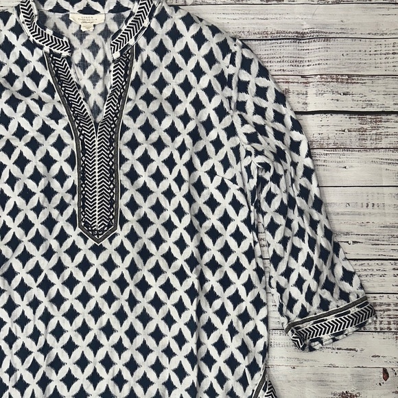 Charter Club Linen Navy and White Patterned Tunic Sz. M - Picture 4 of 9